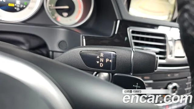 Mercedes-Benz E-Класс 2015 thumb 9