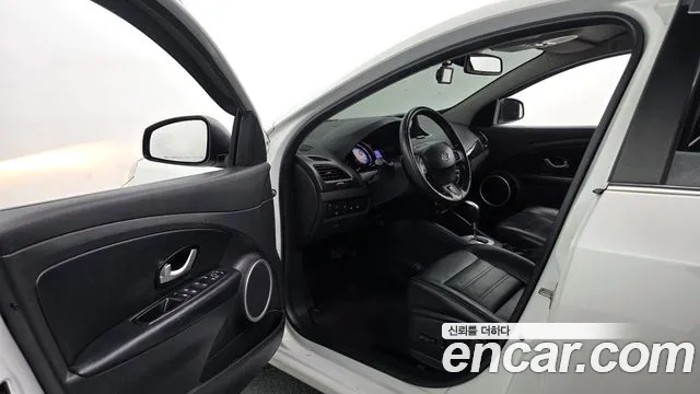 Renault-KoreaSamsung Fluence 2015 thumb 10