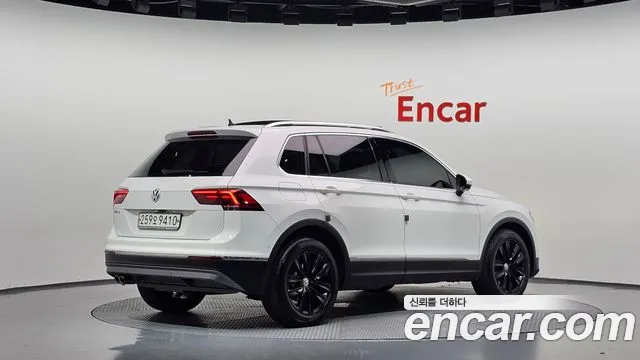 Volkswagen Tiguan 2019 thumb 2