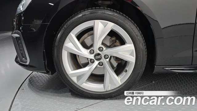 Audi A4 2022 thumb 5