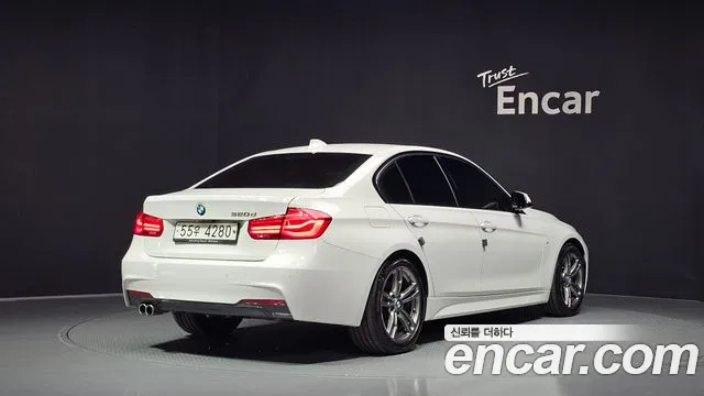 BMW 3-Series 2018 thumb 2