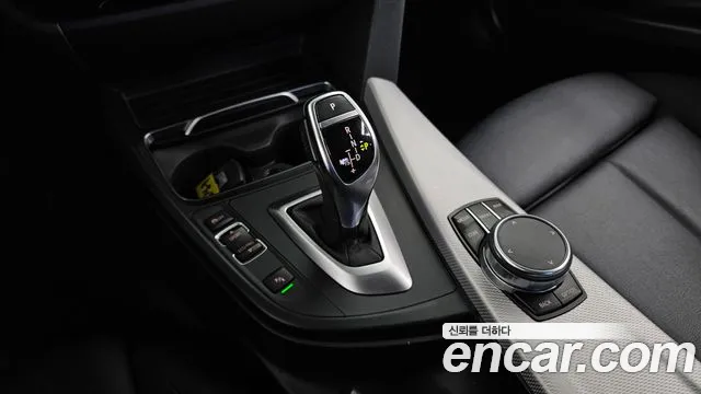 BMW 3-Series 2018 thumb 9