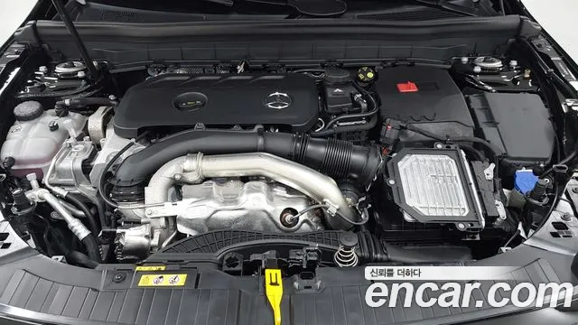 Mercedes-Benz GLB 2025 thumb 6
