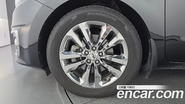 Kia Carnival 2018 thumb 5