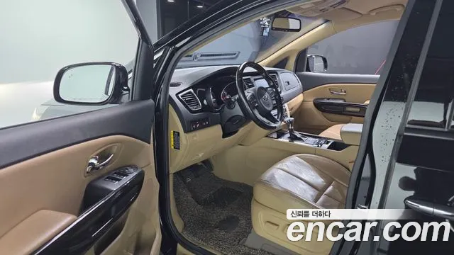 Kia Carnival 2018 thumb 10