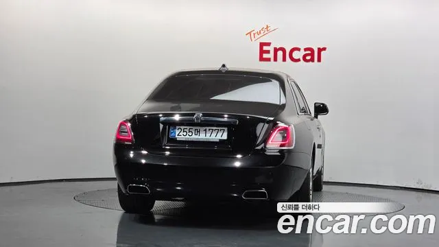 Rolls-Royce Ghost 2024 thumb 4