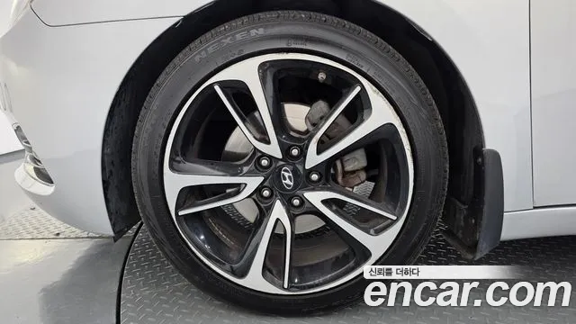 Hyundai i40 2013 thumb 5