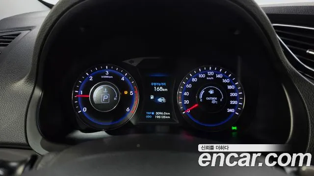Hyundai i40 2013 thumb 8