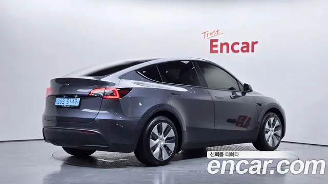 Tesla Model Y 2021 thumb 2