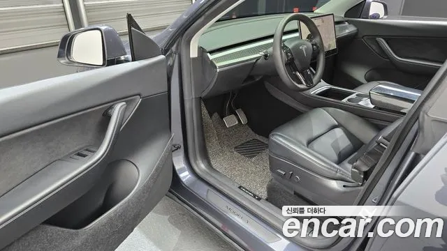 Tesla Model Y 2021 thumb 10