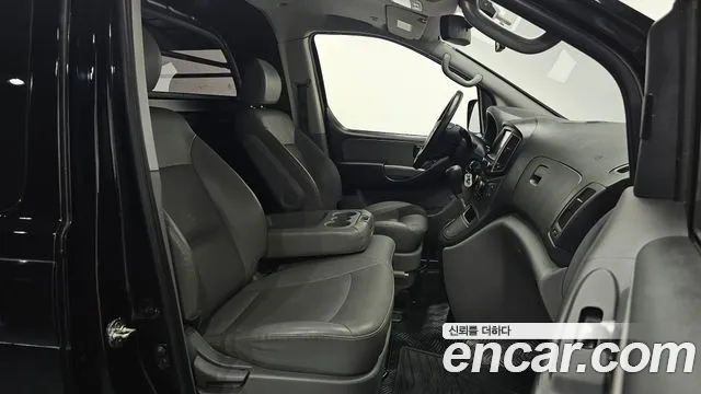 Hyundai Starex 2017 thumb 10