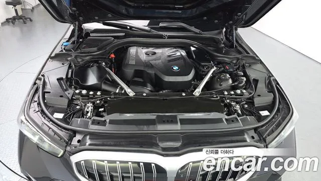 BMW 5-Series 2024 thumb 6