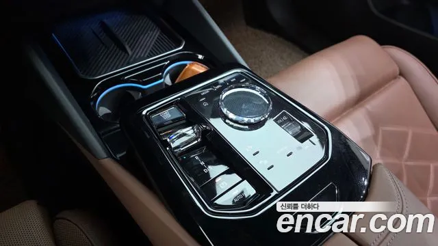 BMW 5-Series 2024 thumb 9