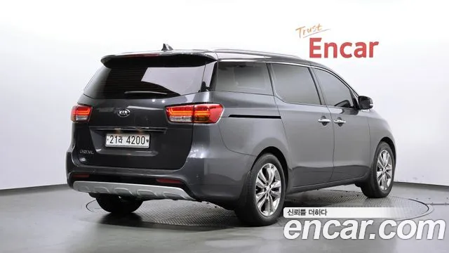 Kia Carnival 2017 thumb 2