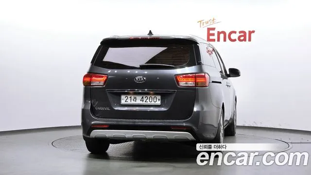 Kia Carnival 2017 thumb 4