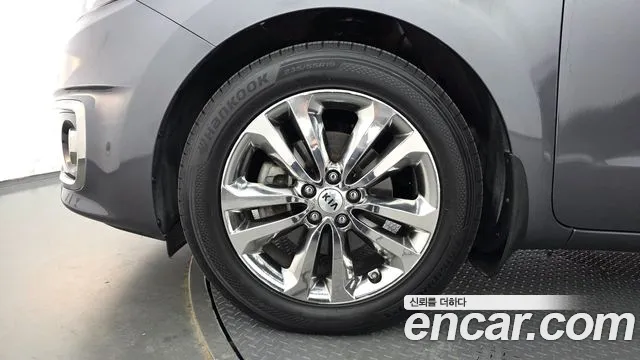 Kia Carnival 2017 thumb 5