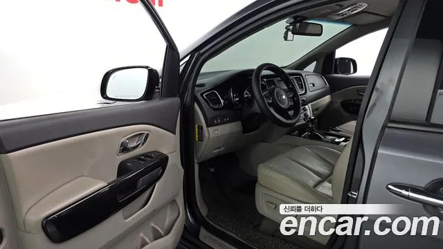 Kia Carnival 2017 thumb 10