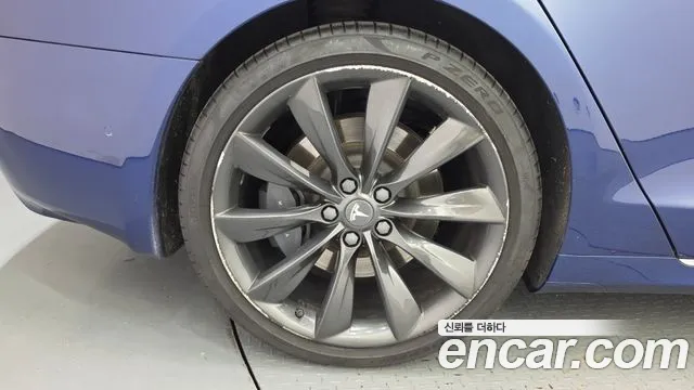 Tesla Model S 2017 thumb 4