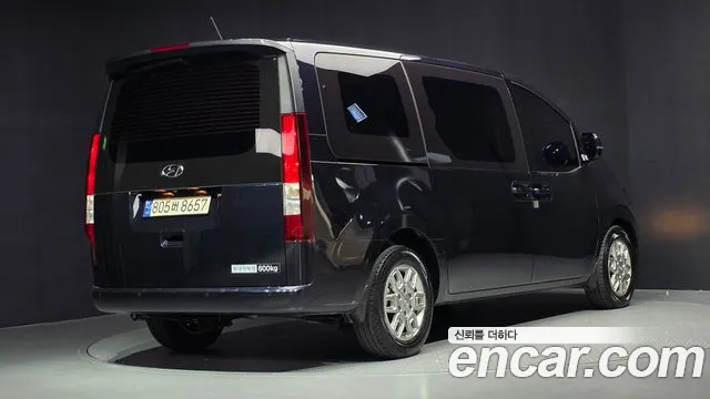 Hyundai Staria 2024 thumb 2