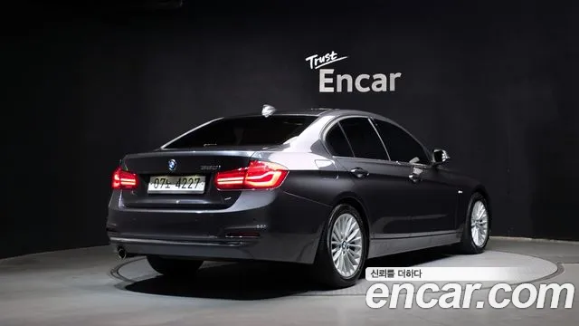 BMW 3-Series 2017 thumb 2