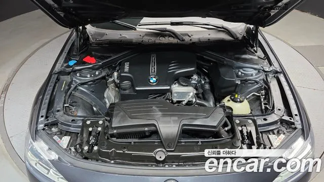 BMW 3-Series 2017 thumb 6