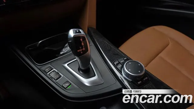 BMW 3-Series 2017 thumb 9