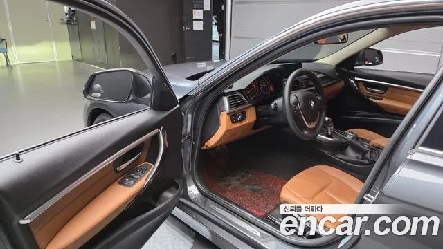 BMW 3-Series 2017 thumb 10