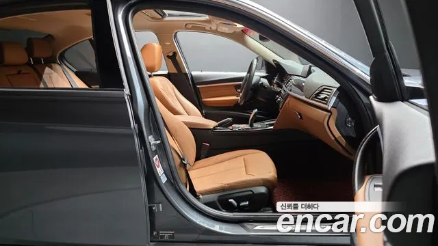 BMW 3-Series 2017 thumb 11