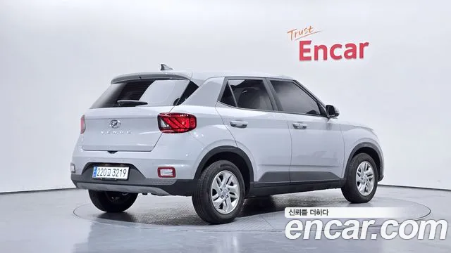Hyundai Venue 2023 thumb 2