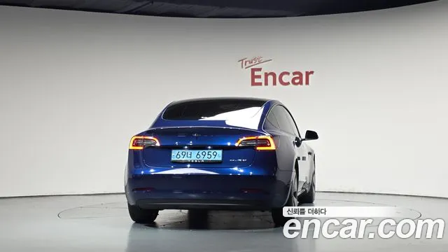 Tesla Model 3 2022 thumb 3