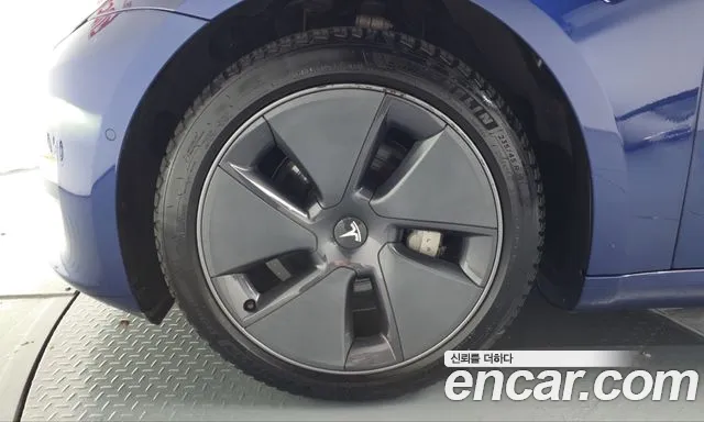 Tesla Model 3 2022 thumb 4