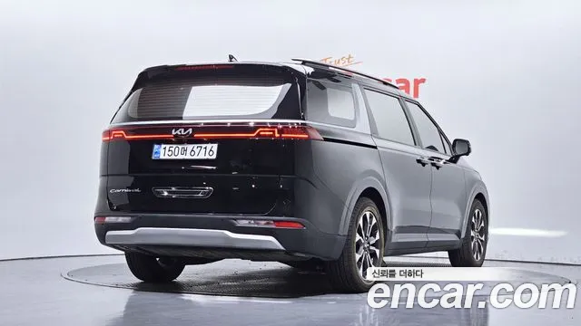 Kia Carnival 2021 thumb 2