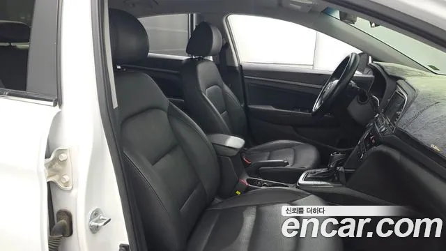 Hyundai Avante 2016 thumb 11