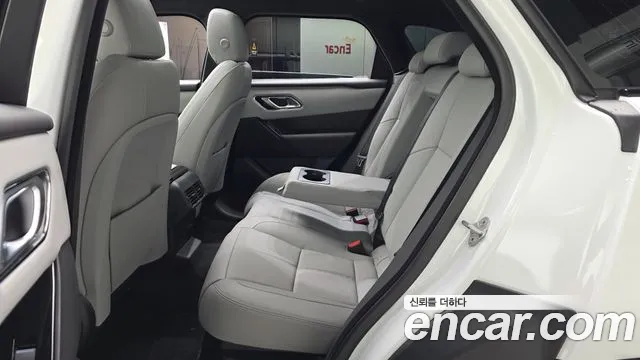 Land Rover Range Rover Velar 2026 thumb 4