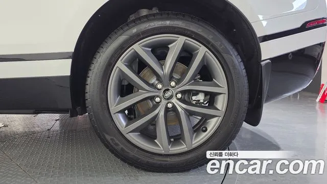 Land Rover Range Rover Velar 2026 thumb 8