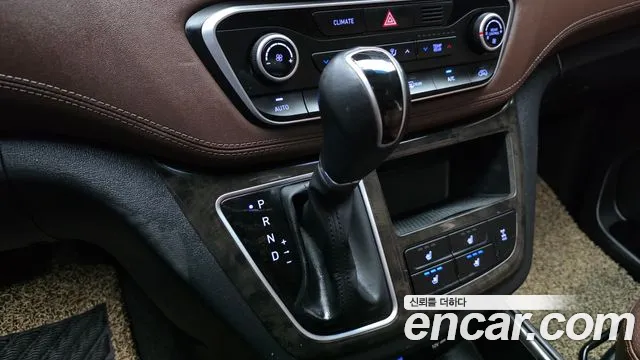 Hyundai Starex 2019 thumb 9