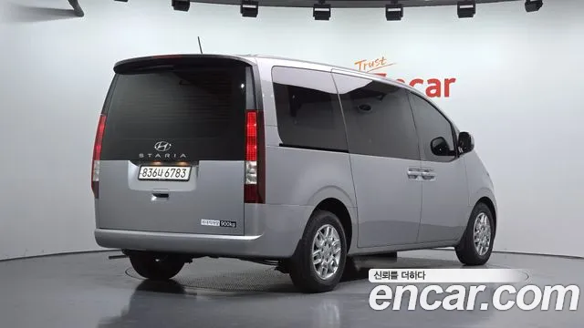 Hyundai Staria 2023 thumb 2