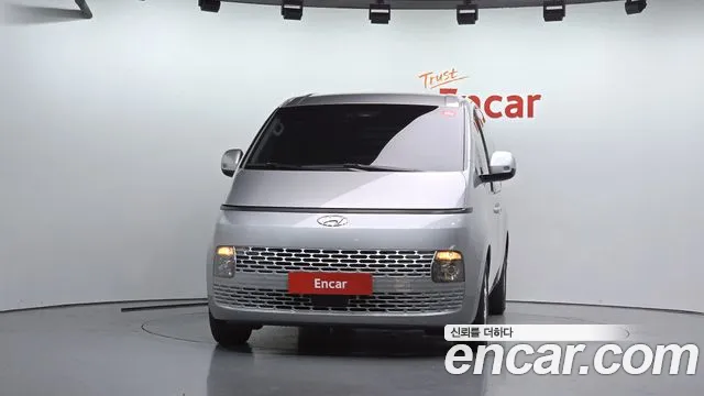 Hyundai Staria 2023 thumb 3