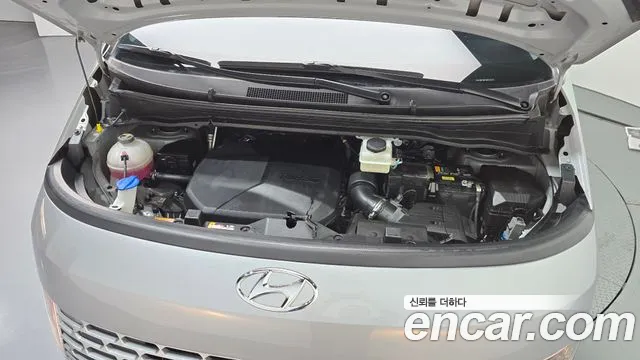 Hyundai Staria 2023 thumb 6