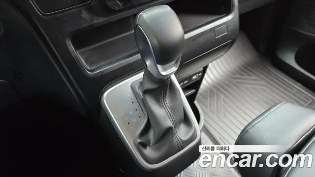 Hyundai Staria 2023 thumb 9