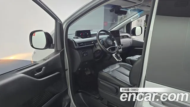 Hyundai Staria 2023 thumb 10