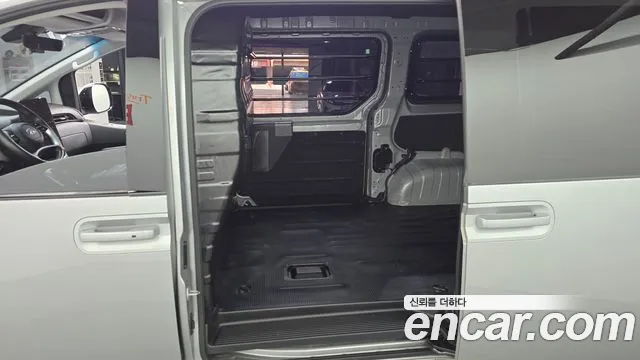 Hyundai Staria 2023 thumb 11