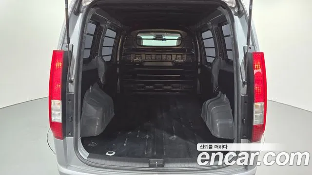 Hyundai Staria 2023 thumb 12