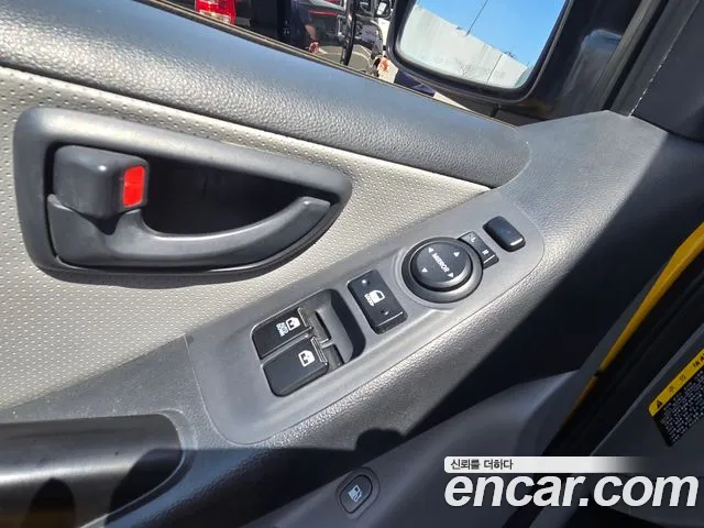 Hyundai Starex 2016 thumb 10