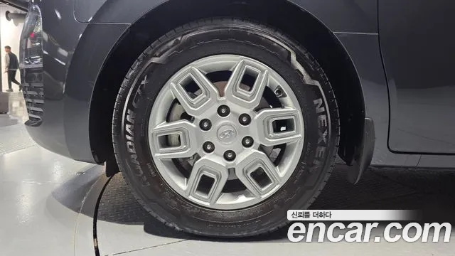 Hyundai Staria 2023 thumb 5
