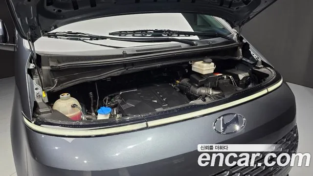 Hyundai Staria 2023 thumb 6