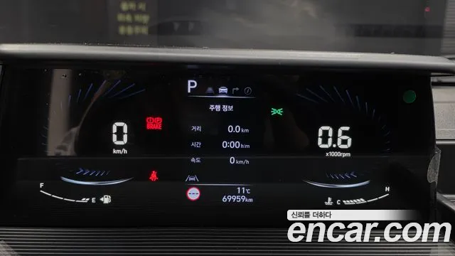 Hyundai Staria 2023 thumb 8