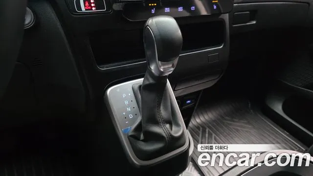 Hyundai Staria 2023 thumb 9