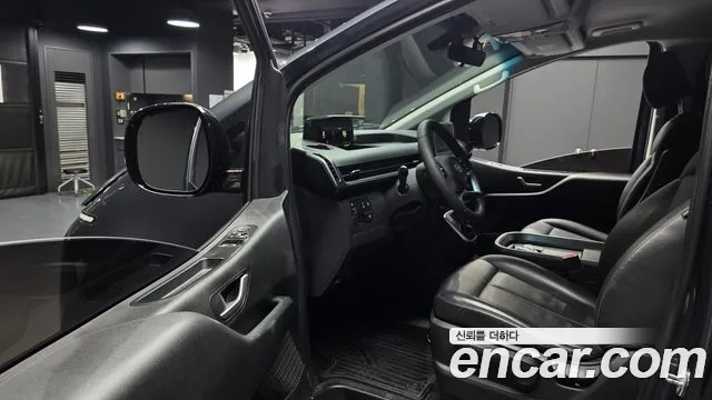 Hyundai Staria 2023 thumb 10