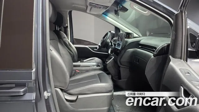 Hyundai Staria 2023 thumb 11